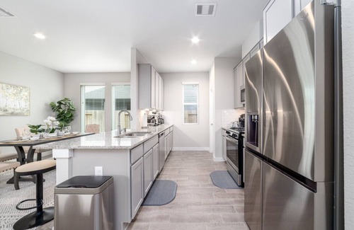 Rosenberg House | Modern & Spacious 4-Bedroom Home in Rosenberg, TX