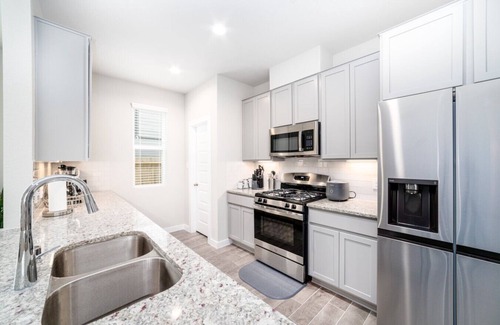 Rosenberg House | Modern & Spacious 4-Bedroom Home in Rosenberg, TX