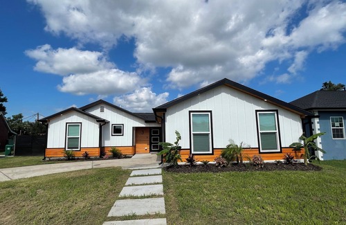 Kenner - Louis Armstrong International Airport House | Modern Spacious 4-bedroom house in charming Kenner with WiFi and AC