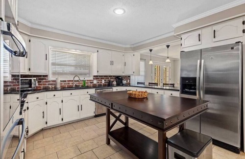 Prien House | Modern Spacious 4 Bedroom Home
