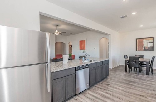 Seagoville House | Modern Spacious 4BR New Built Retreat ~ Fam&Group