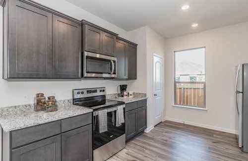 Seagoville House | Modern Spacious 4BR New Built Retreat ~ Fam&Group