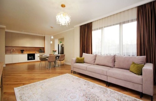 Almaty Apartment | Modern, Spacious and Elegant Apt 79