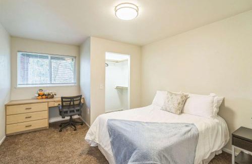 Harlow Apartment | Modern & Spacious Apartment Just 5 Mins from DT