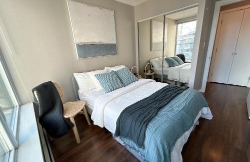 Crosstown Apartment | Modern spacious Apt plus Solarium and Den in Downtown Vancouver with Parking and Pool