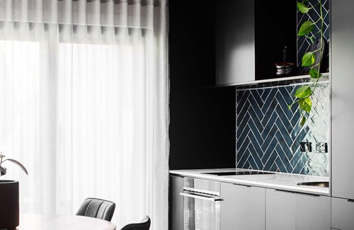Launceston CBD Apartment | Modern, spacious CBD Apartment across from City Park