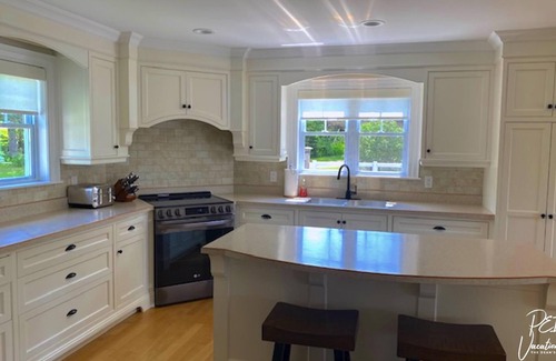Stanley Bridge House | Modern, spacious 4 bedroom waterfront vacation home near Cavendish