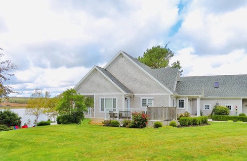Stanley Bridge House | Modern, spacious 4 bedroom waterfront vacation home near Cavendish