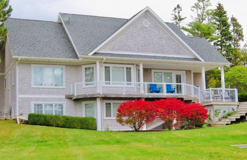 Stanley Bridge House | Modern, spacious 4 bedroom waterfront vacation home near Cavendish