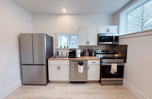 Urbana Apartment | Modern, Spacious & Comfy house next to UIUC/CARLE