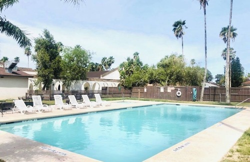 Brownsville Condo | Modern Spacious Condo- Centrally Located!