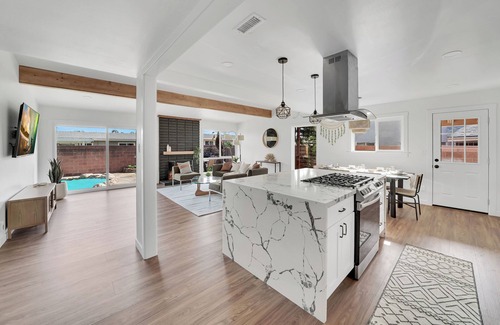 Northwest Anaheim House | Modern Spacious Disney Arcade Pool House