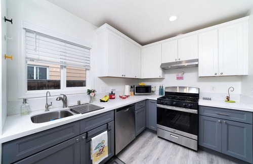 Fullerton House | Modern & Spacious Family Retreat 4BD Home – Mins to Disney Magic!