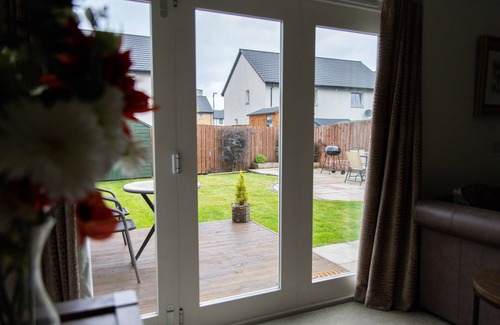 Polmadie House | Modern Spacious Family Home. Short walk to City Centre