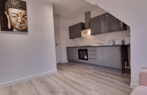 Wandsworth Apartment | Modern Spacious Flat in South West London