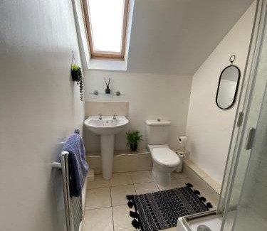 Ipswich Apartment | Modern Spacious Flat In Ipswich - Sleeps 6 - Parking