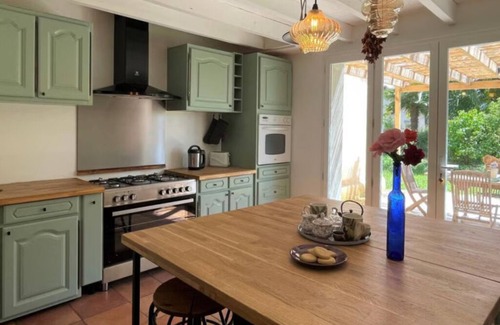 Baigts-de-Bearn House | Modern, spacious Des Cîmes gîte in beautiful natural surroundings
