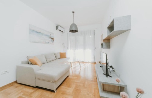 Rozino Apartment | Modern Spacious Fully Equipped One Bedroom Apartment in Budva, Free Parking, Ideal for Long Stays