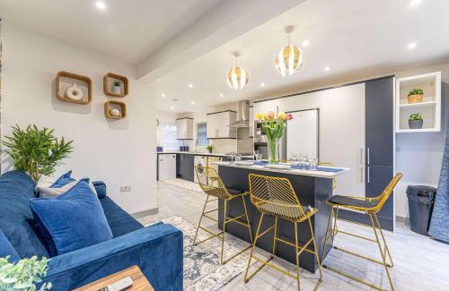 Wyken House | Modern & Spacious 4 Bedroom Home in Coventry