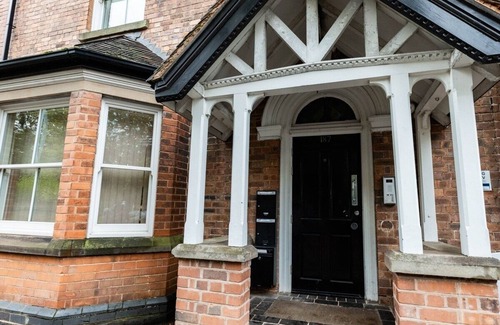 Wolverhampton Apartment | Modern Spacious 2 Bed Apartment Wolverhampton with Free Secure Parking
