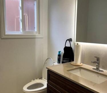 Central Erin Mills Villa | Modern, Spacious & Great Location Home