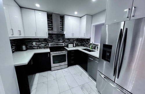 Meadowvale Village House | Modern & Spacious Home with Large Patio – Perfect for Relaxation!