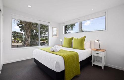 Mount Maunganui House | Modern, Spacious Home on Popular Muricata Av - Enjoy Beach, Surf & Sun