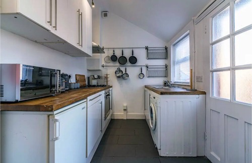 Forest Fields House | Modern, Spacious Home Near Nottingham City Centre