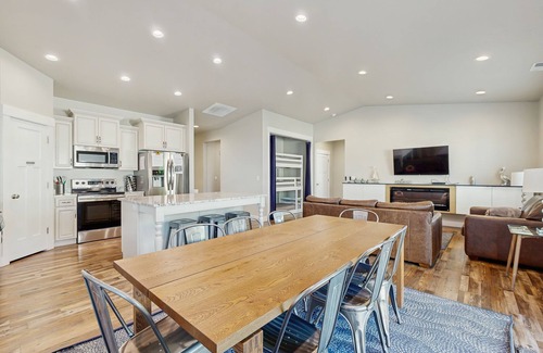 Garden City House | Modern, spacious home w/access to shared pool - close to Bear Lake State Park