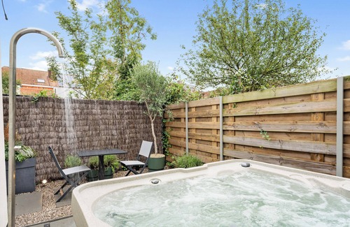Kortrijk Villa | Modern & Spacious House with Wellness