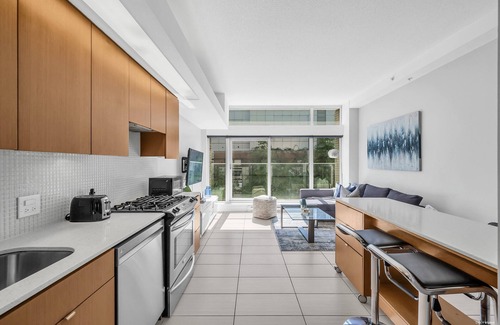 Gastown Apartment | Modern Spacious Loft-Suite in Downtown Vancouver /Free Parking