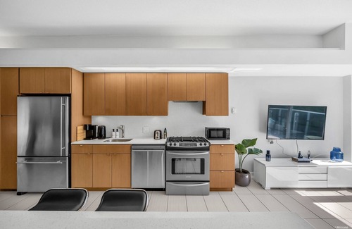 Gastown Apartment | Modern Spacious Loft-Suite in Downtown Vancouver /Free Parking