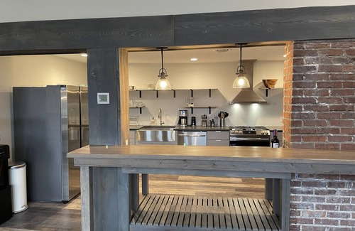 Confluence Apartment | Modern, spacious Loft with River View just off GAP trail
