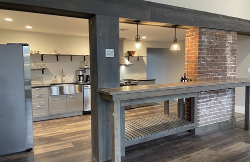 Confluence Apartment | Modern, spacious Loft with River View just off GAP trail