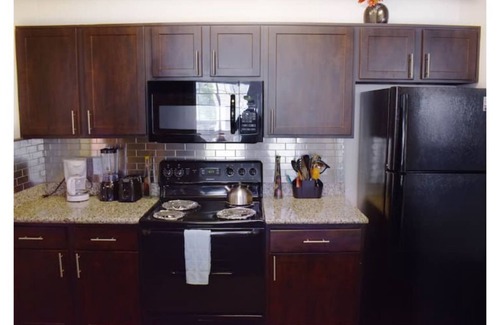 Stafford Apartment | Modern, Spacious, Luxurious, Executive, 3br 2ba