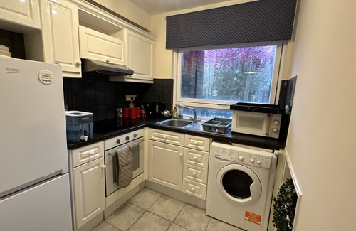 West Putney Apartment | Modern, spacious & luxurious sunny flat in London