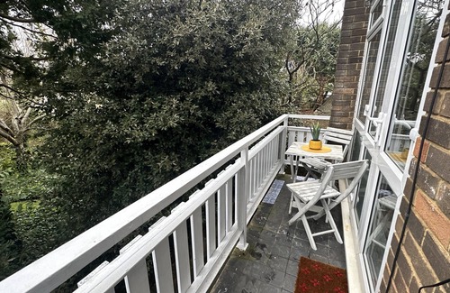 West Putney Apartment | Modern, spacious & luxurious sunny flat in London
