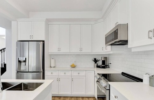 Stoney Creek House | Modern & Spacious Retreat