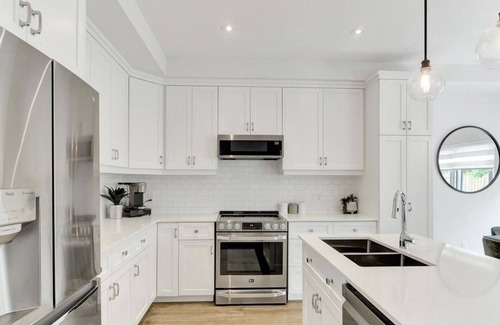Stoney Creek House | Modern & Spacious Retreat