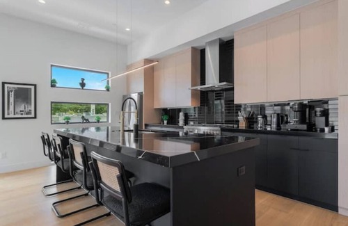 Oak Lawn House | Modern & Spacious~Rooftop View of Downtown Dallasnn