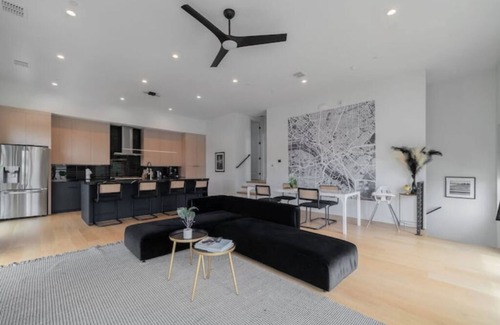 Oak Lawn House | Modern & Spacious~Rooftop View of Downtown Dallasnn