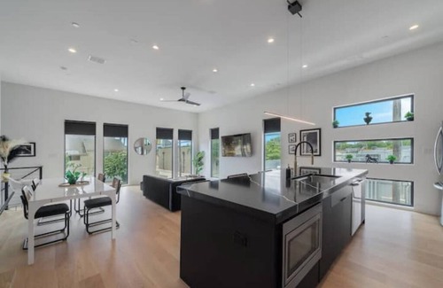 Oak Lawn House | Modern & Spacious~Rooftop View of Downtown Dallasnn