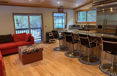 Sugar Pine House | Modern & spacious Sugar Pine cabin- only 15 minutes away from Yosemite!