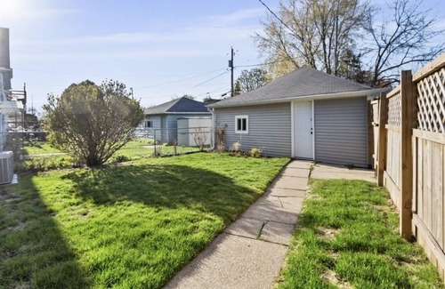 Bay View Apartment | Modern Spacious UPPER level 2 BR in BEAUTIFUL Bayview