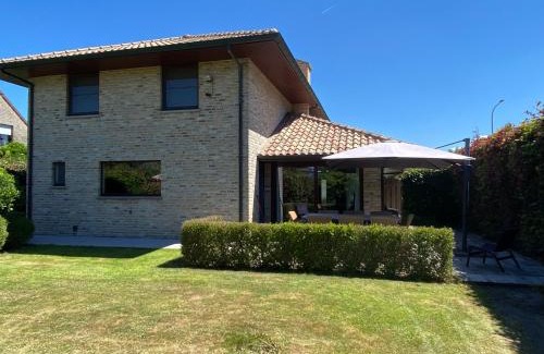 Eernegem House | Modern Spanish Hacienda - 10km from the coast