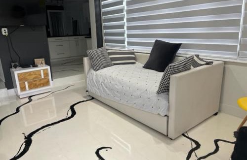 Downtown Fort Lauderdale Villa | Modern Spanish Villa- Pool- By River-Tropical !