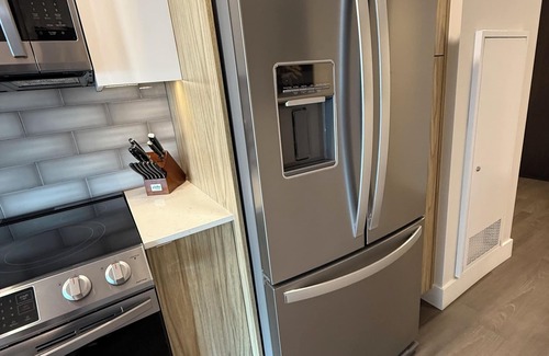 Downtown Halifax Apartment | Modern & spotless, 1 Bedroom Downtown Halifax with 6 appliancs