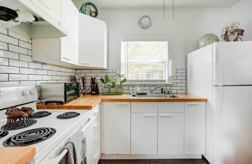 St. Elmo Improvement League Cottage | Modern St. Elmo Cottage by Lookout Mtn & Near Dwtn