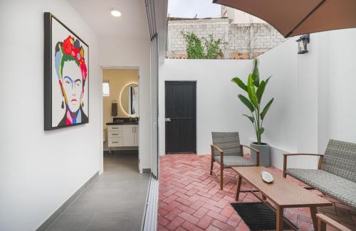 Lazaro Cardenas Apartment | Modern Stadium Bungalow