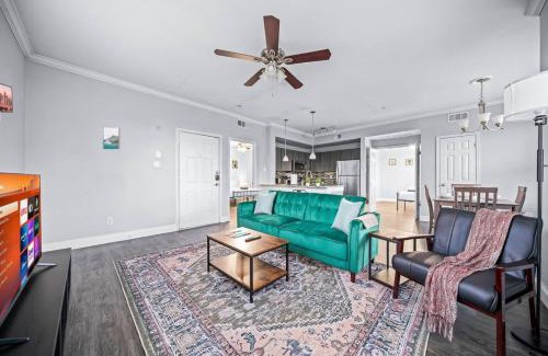 Fossil Creek Apartment | Modern Stay 2 Beds, 1 Bath Pool